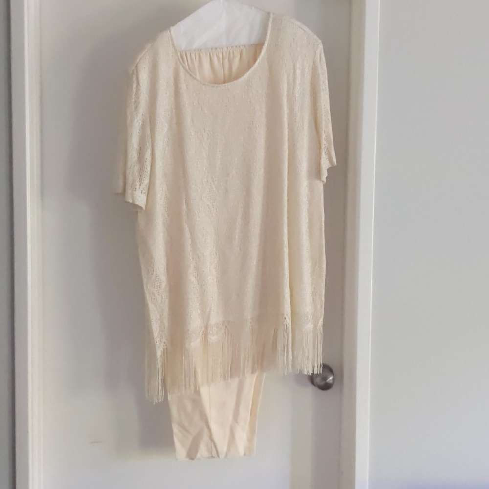♻️DONATED♻️ Cream/Gold pants and fringed tunic